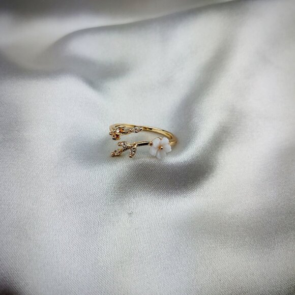 White Jasmine Crystal Ring - Picture 3 of 4